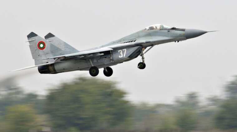 Радник мера Маріуполя повідомив про падіння палаючого літака в районі селища Рибацьке