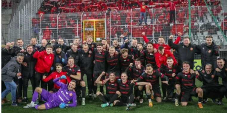 Вболівальники польського клубу на футбольному матчі вивісили прапор команди з РФ