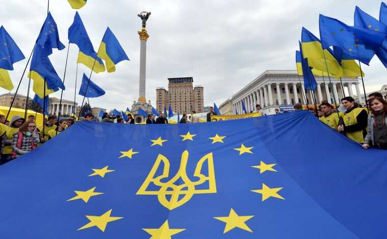 Східна Європа все більше розчаровується в Західній через недостатню підтримку України, - Bloomberg