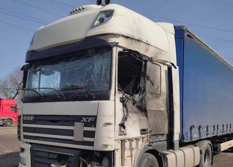 В Никополе оккупанты сбросили с дрона взрывчатку на авто