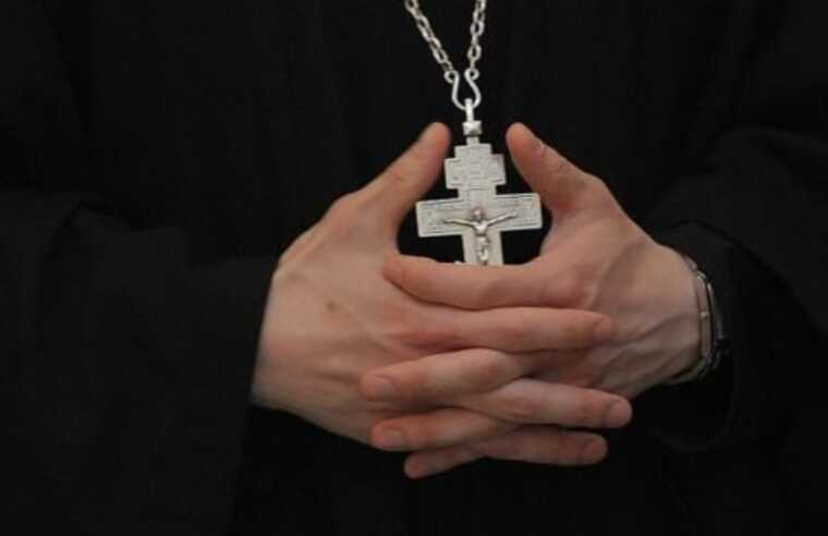 Российские захватчики, чтобы укротить украинцев, уничтожают украинские церкви и священников