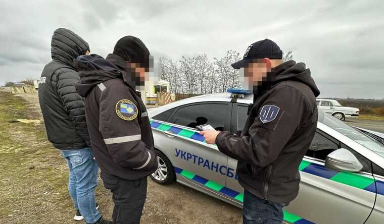 Mykolaiv region: SBI exposes head of local "Ukrtransbezpeka" on bribe