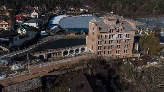 Скандальна забудовниця Альбіна Савчук повернула собі озеро у Брюховичах