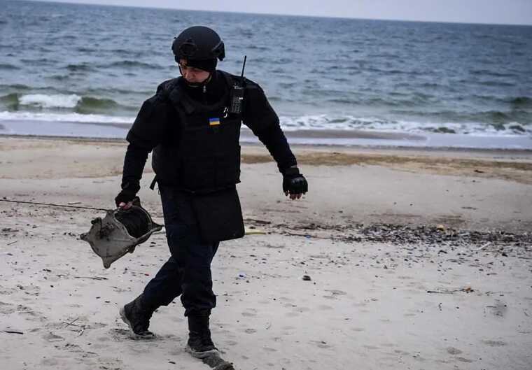 В Одессе пиротехники обезвредили мину, которую нашли на пляже