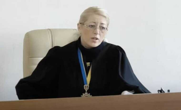 Одеська суддя під час війни отримала у подарунок коштовну автівку