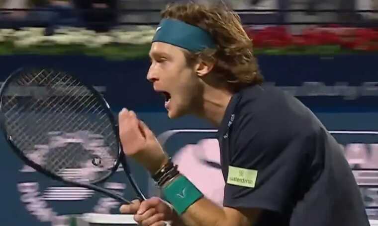 Тенісиста з РФ дискваліфікували у півфіналі супертурніру в ОАЕ: влаштував істерику та матюкався