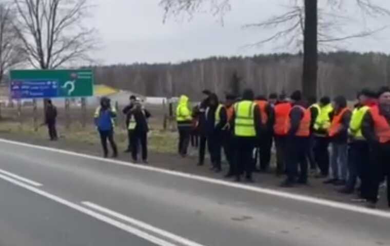 Польська поліція затримала українських водіїв на пункті пропуску "Краківець"