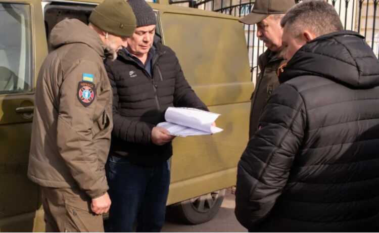 У Черкасах чиновники "заробили" на безкоштовно наданому автомобілі для військових