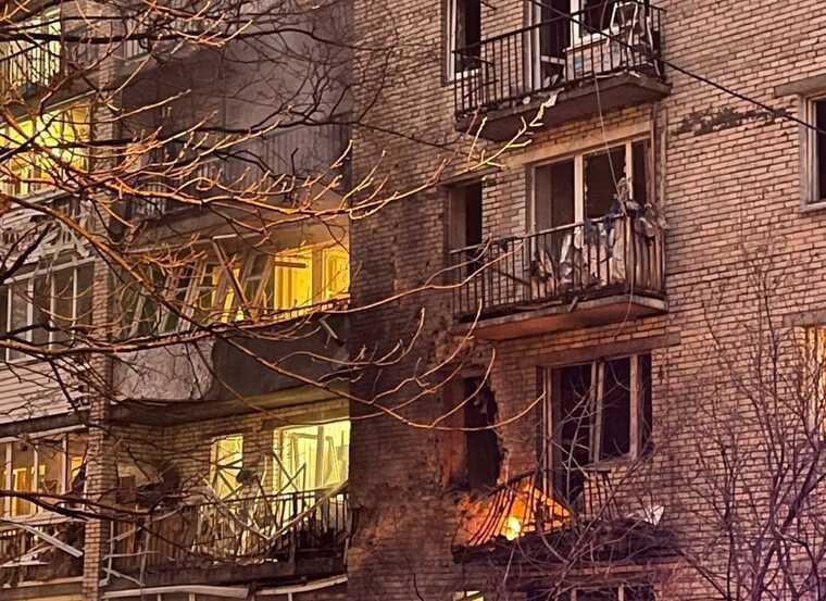 У Санкт-Петербурзі уламки дрону пошкодили будинок