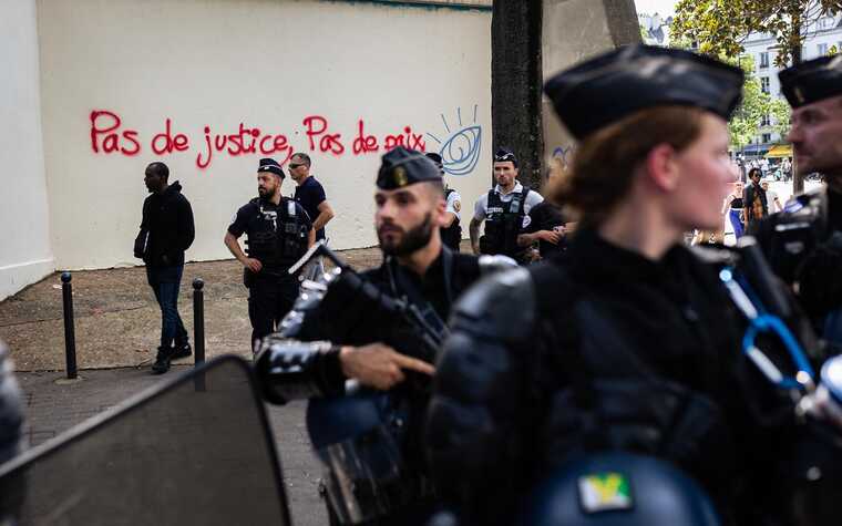 У Франції на хімічний завод увірвалися сотні кліматичних активістів