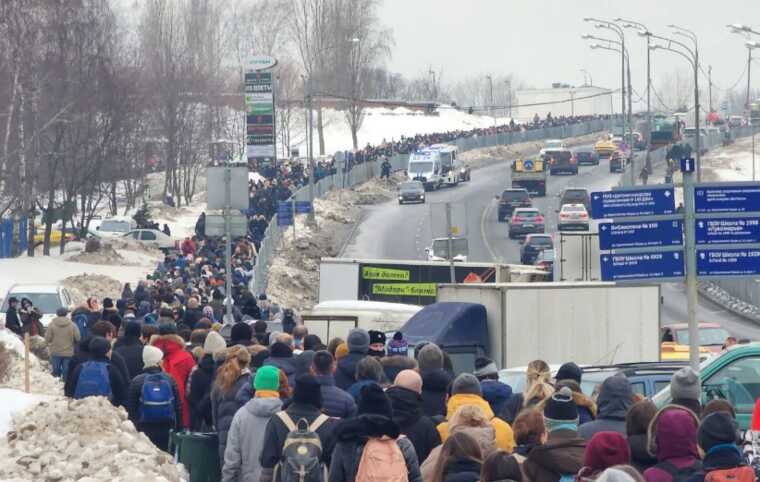 У РФ почалися затримання учасників прощання з Навальним
