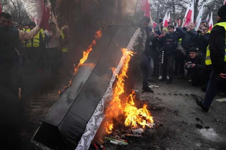 У Варшаві на протесті фермерів сталося зіткнення з поліцією