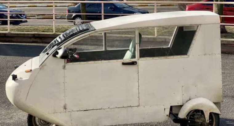 Під Києвом помітили незвичний саморобний транспорт