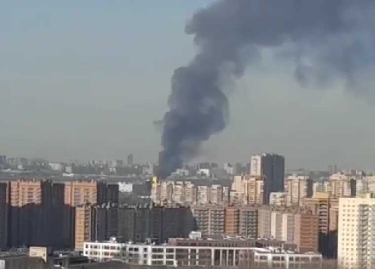 В Санкт-Петербурге произошел пожар возле ТЭС: валит черный дым