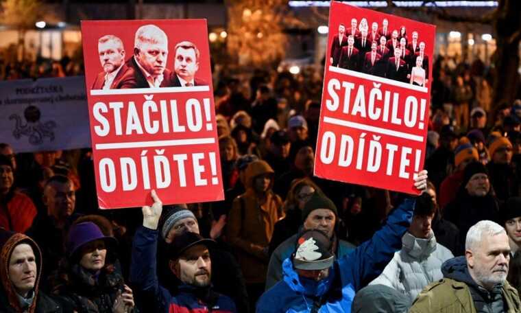 У Словаччині тисячі людей вийшли на протест проти проросійської політики уряду Фіцо