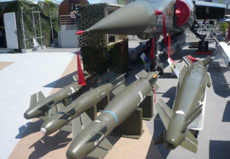 В этом году Франция поставит Украине 600 высокоточных авиабомб AASM