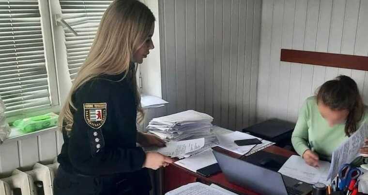 На Закарпатті посадовців судять за видачу 4000 підроблених сертифікатів на експорт зерна