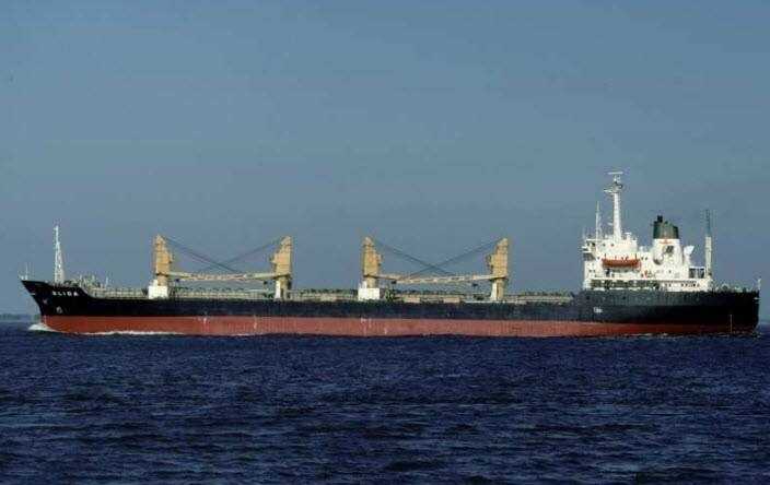 ВМС Индии отбили у сомалийских пиратов сухогруз и спасли 17 моряков