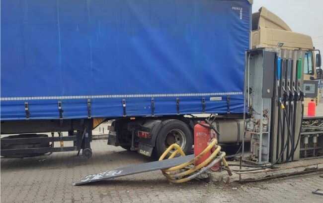 Invaders hit a gas station with drones in Nikopol: there are casualties