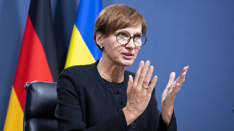 Міністерка освіти Німеччини вважає, що школи мають готувати учнів до війни