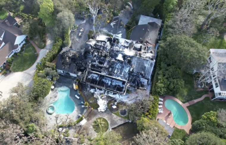 Казковий маєток акторки Кари Делевінь за 7 мільйонів доларів згорів ущент