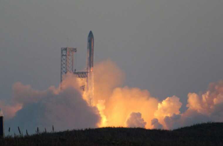 Reuters: SpaceX будує шпигунську мережу супутників для спецслужб США