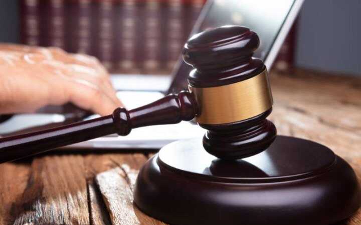 На Львівщині суд оштрафував жінку за шпиталізацію її доньки з отруєнням алкоголем