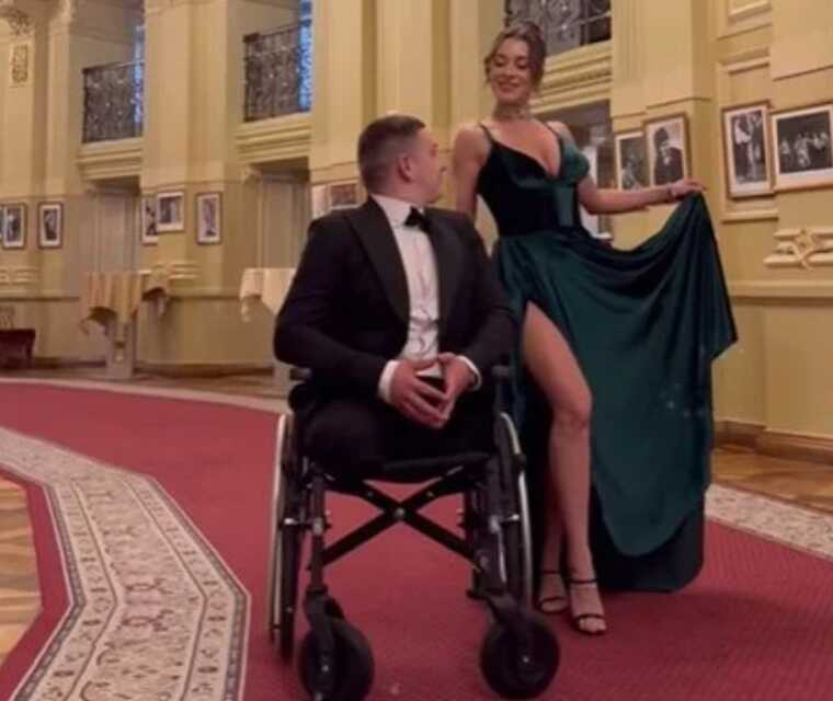 Відома порноакторка знялась із пораненими військовими для благодійного календаря