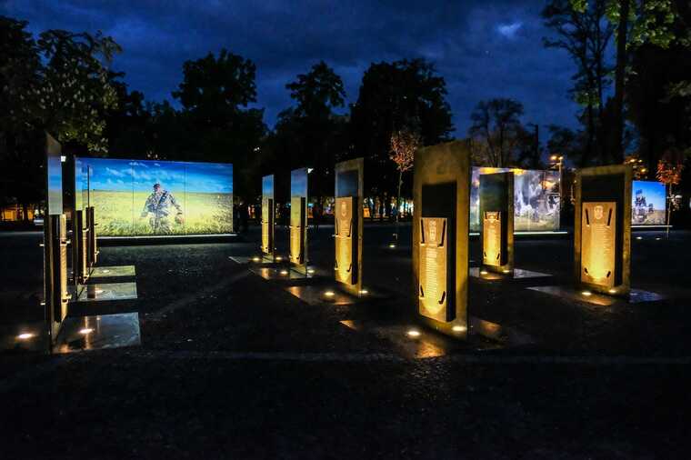На Дніпропетровщині вандали понівечили Алею памʼяті загиблих Героїв