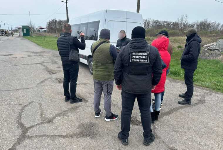 Иностранец пытался вывезти украинку в Камбоджу для работы в борделе