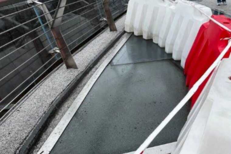 У Києві на пішохідно-велосипедному мосту знову тріснуло скло, - ЗМІ