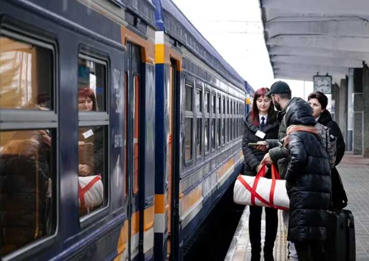 Пасажири поїздів із Польщі в Україну масово спізнюються на вокзали через протести фермерів