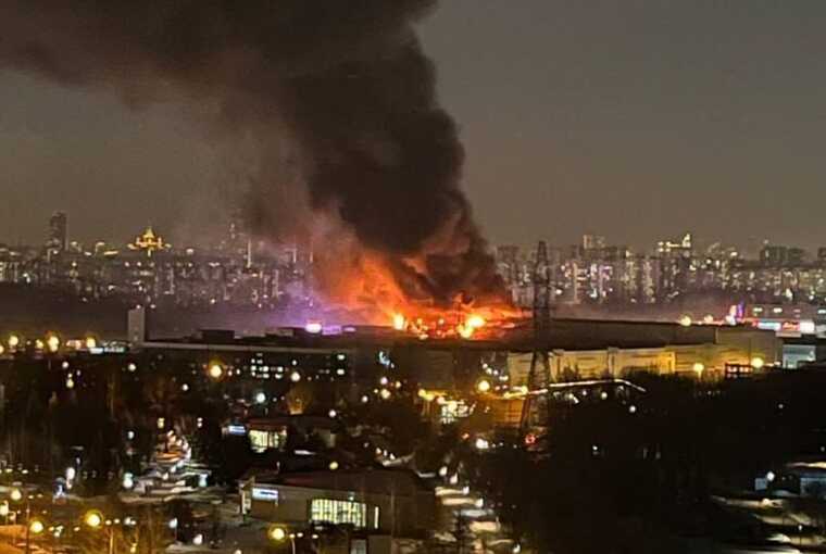 РосСМИ сообщают о начале штурма силовиками ТЦ Crocus City Hall под Москвой