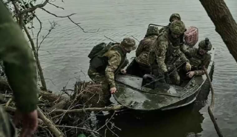 Херсонська ОВА показала, як морпіхи знищують оккупантів та техніку ворога у Кринках