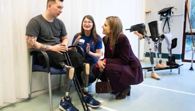 Королева Нидерландов посетила реабилитационный центр, где лечатся украинские бойцы