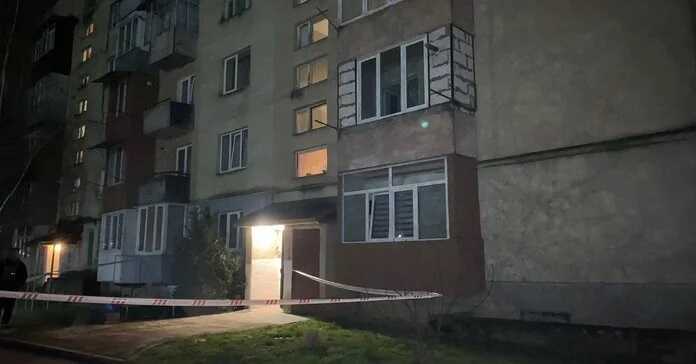 На Закарпатті 19-річну дівчину підозрюють у вбивстві свого батька