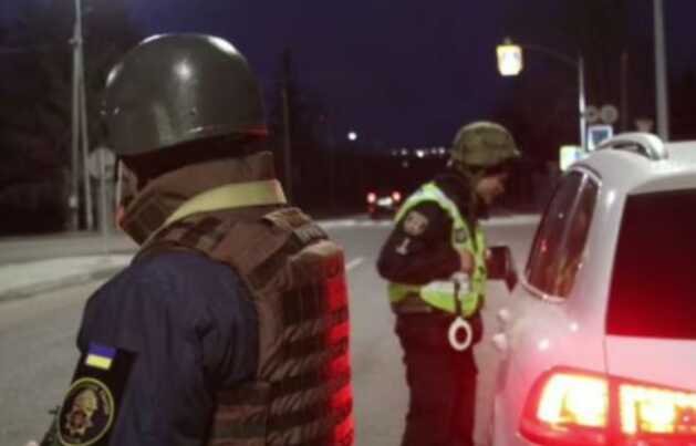 В Житомирской области оштрафовали таксиста, который ночью вез людей к укрытию
