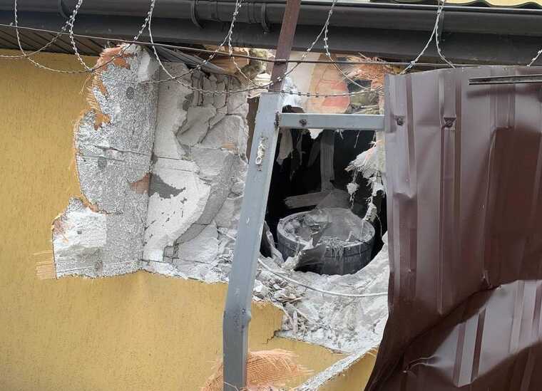 The first consequences of a missile attack on the capital are published online