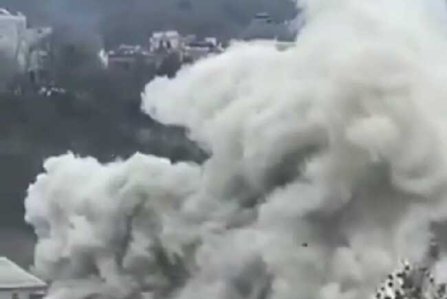 В Мережі публікують перші секунди після падіння уламків ракети у Києві