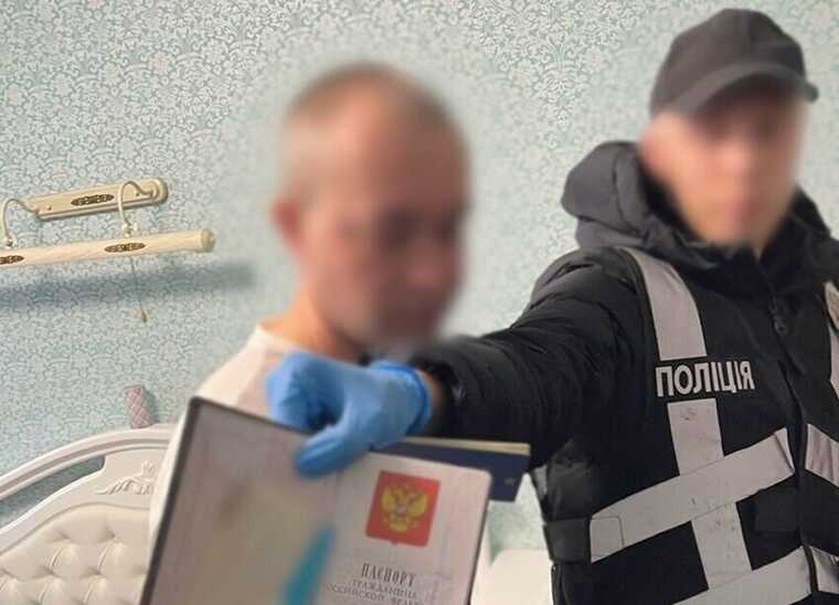 У столиці чоловік налагодив "бізнес" із виготовлення підроблених медичних документів