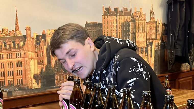 Мешканець Хмельницького Олексій Кордиховський встановив нацрекорд України з відкриття кришок зубами