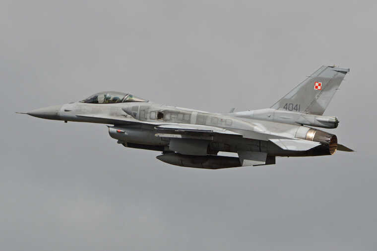    F-16,     