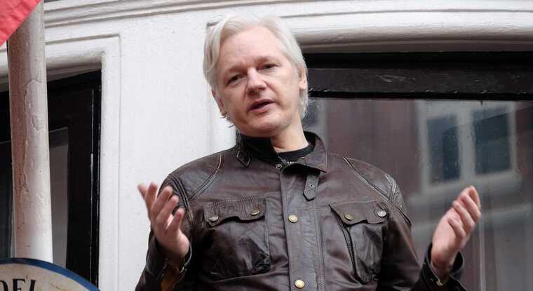 Ассанжу вдалося через суд відстрочити екстрадицію до США