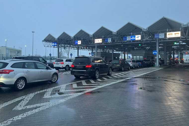 Українців попередили про черги на кордоні з Польщею напередодні великодніх свят