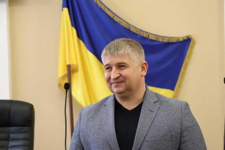 Під час війни родина мера Олевська придбала дві квартири та аптеку