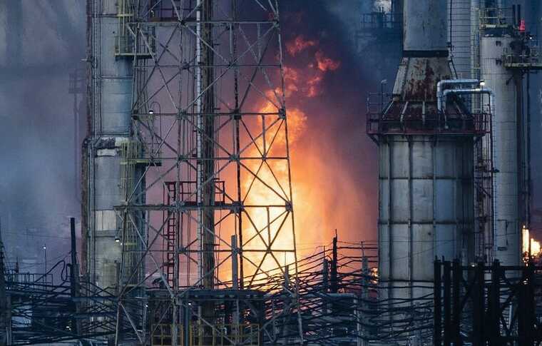 CNN: Российская экономика больше страдает от ударов по НПЗ, чем от санкций