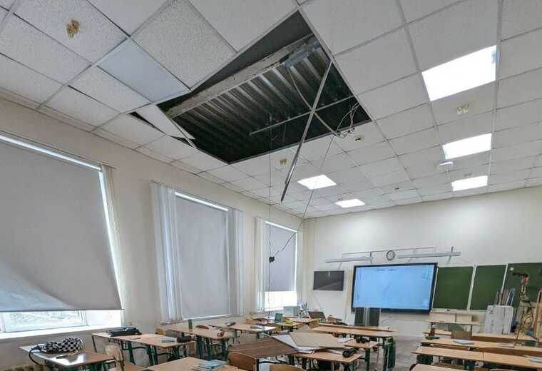 В Москве в двух школах рухнул потолок