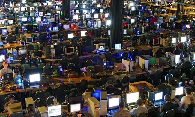 В WSJ рассказали, чем занимаются "фермы троллей" Пригожина после его гибели