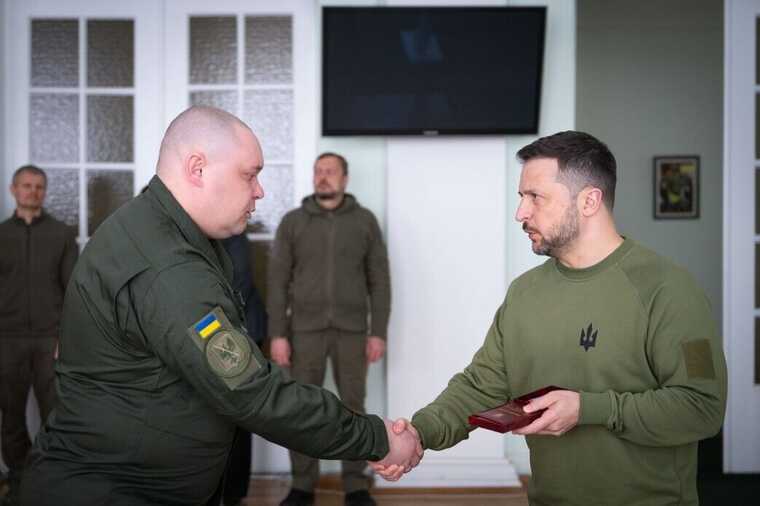 Зеленський вручив державні нагороди військовим: "Два роки тому російська армія втекла з Чернігівщини"