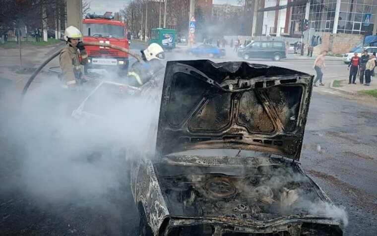 В окупованому Луганську вибухнув автомобіль